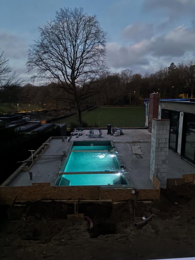 Zo vlak voor de feestdagen hadden wij nog een bijzonder project in #Arnhem
Een prefab, zelfdragend, geisoleerd mozaiek zwembad.
Dit is het beste en mooiste wat in zwembad wereld is te verkrijgen. Onverwoestbaar #composiet afgewerkt met een #glasmozaiek
De beste kwaliteit, korte bouwtijd en vakkundig geinstalleerd door ons team 😊

#zwembad
#zwembaden
zwembadbouwer
zwembadbouw
zwembadbouwers
plungepool
plungepools