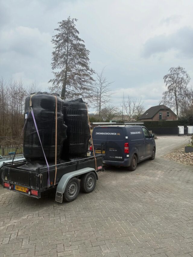 Vandaag de nieuwe filters voor een #camping te #Garderen geleverd.
Het was nog een gedoe om de ketels erin te krijgen maar uiteindelijk is er toch besloten om het kozijn eruit te slopen zodat dat deze d-1000mm filters op zn plaats konden worden gezet.
Binnenkort gaan we het geheel afmonteren, filters afvullen met zand en hydro-antraciet en we gaan een constante vlokdosering toepassen.
Laat het zwemseizoen 2026 maar komen 💦 😎

#zwembad
#zwembaden
#zwembadbouwer
zwembadbouw
zwembadbouwers
plungepool
plungepools