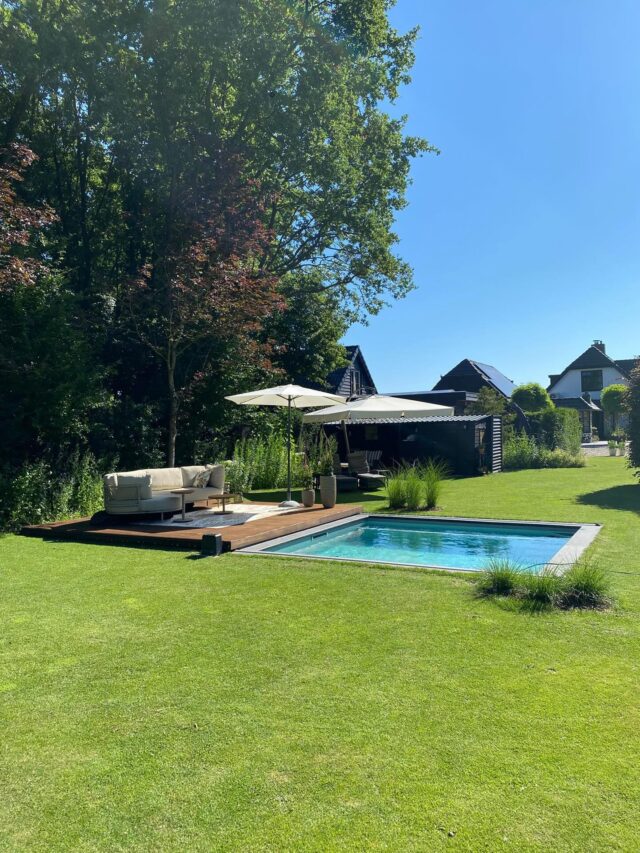 Deze foto’s ontving ik van weer een tevreden klant 😊
Afgelopen week mochten wij het zwembad nog upgraden met een all-seasons #warmtepomp zodat zij ook in de winter van zomerse temperaturen kunnen genieten 😎
Het verrijdbare terras houd het zwembad niet alleen schoon, maar deze hebben wij ook al eerder voorzien van een dikke laag #isolatie zodat de warmte ook niet verloren gaat.

#zwembad
#zwembaden
#zwembadbouwer
#zwembadbouwers
#plungepool
#plungepools