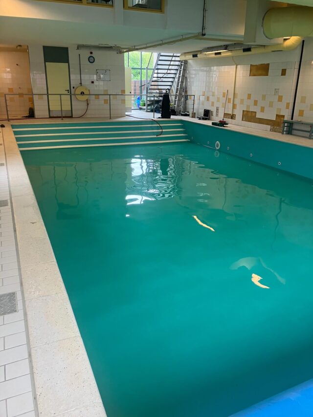 Vandaag nog even 16 inlaten, 5 skimmers en 4 lampen afmonteren in #Almere
Afgelopen week voor een #zwemschool de #zwembadfolie mogen vervangen in de kleur “caribisch groen”. Trap voorzien van een witte “relief” folie. En nu is het bad weer goed voor de komende +20jaar 😊

#zwembadbouwer
#zwembadbouw
#zwembadbouwen
#zwembad
#zwembaden
#plungepool
#plungepools